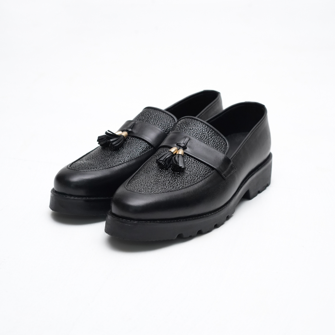 CLASSIC BLACK CALF LEATHER TASSEL LOAFERS - Main Image