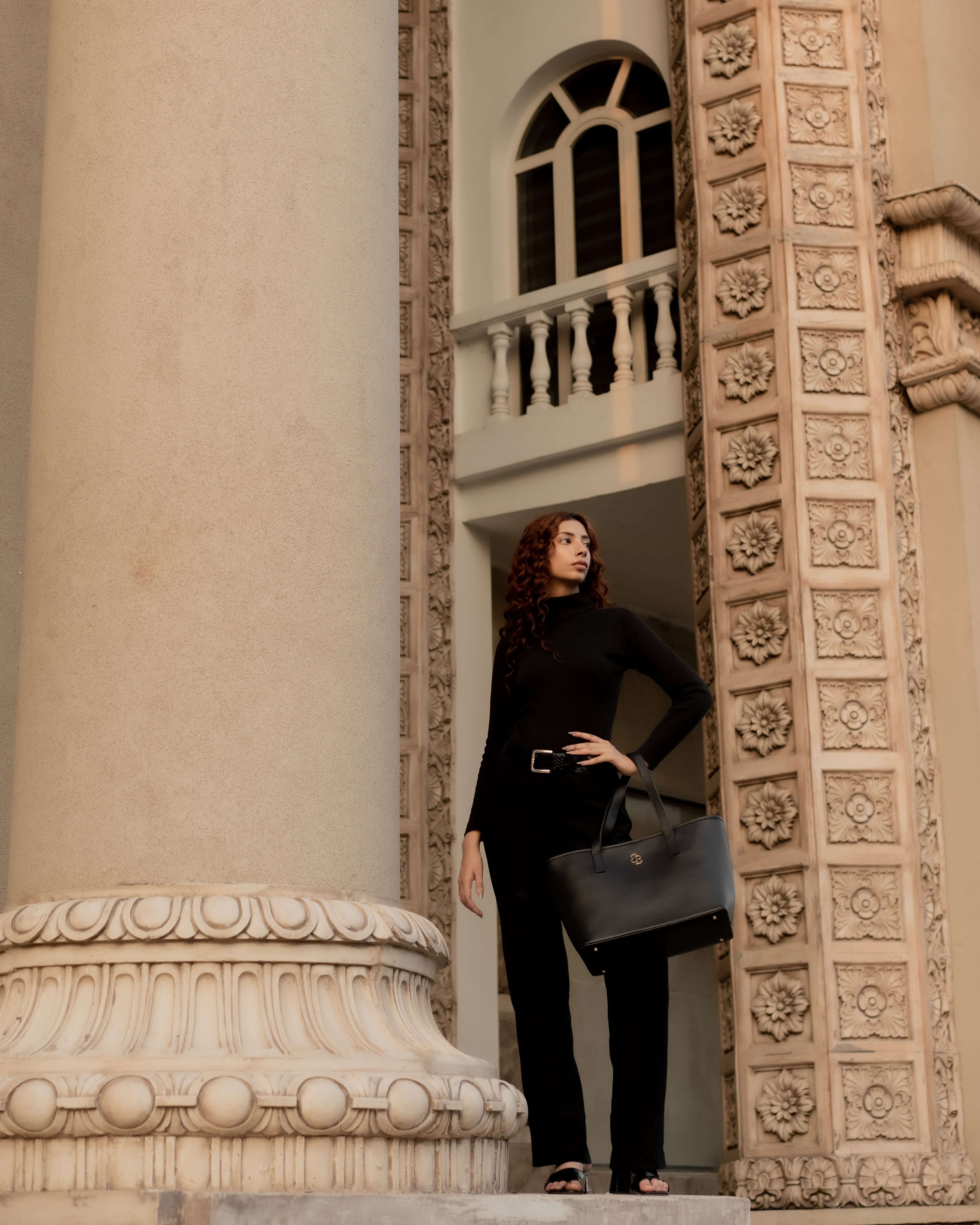 CLASSIC VINTAGE NOIR BAG