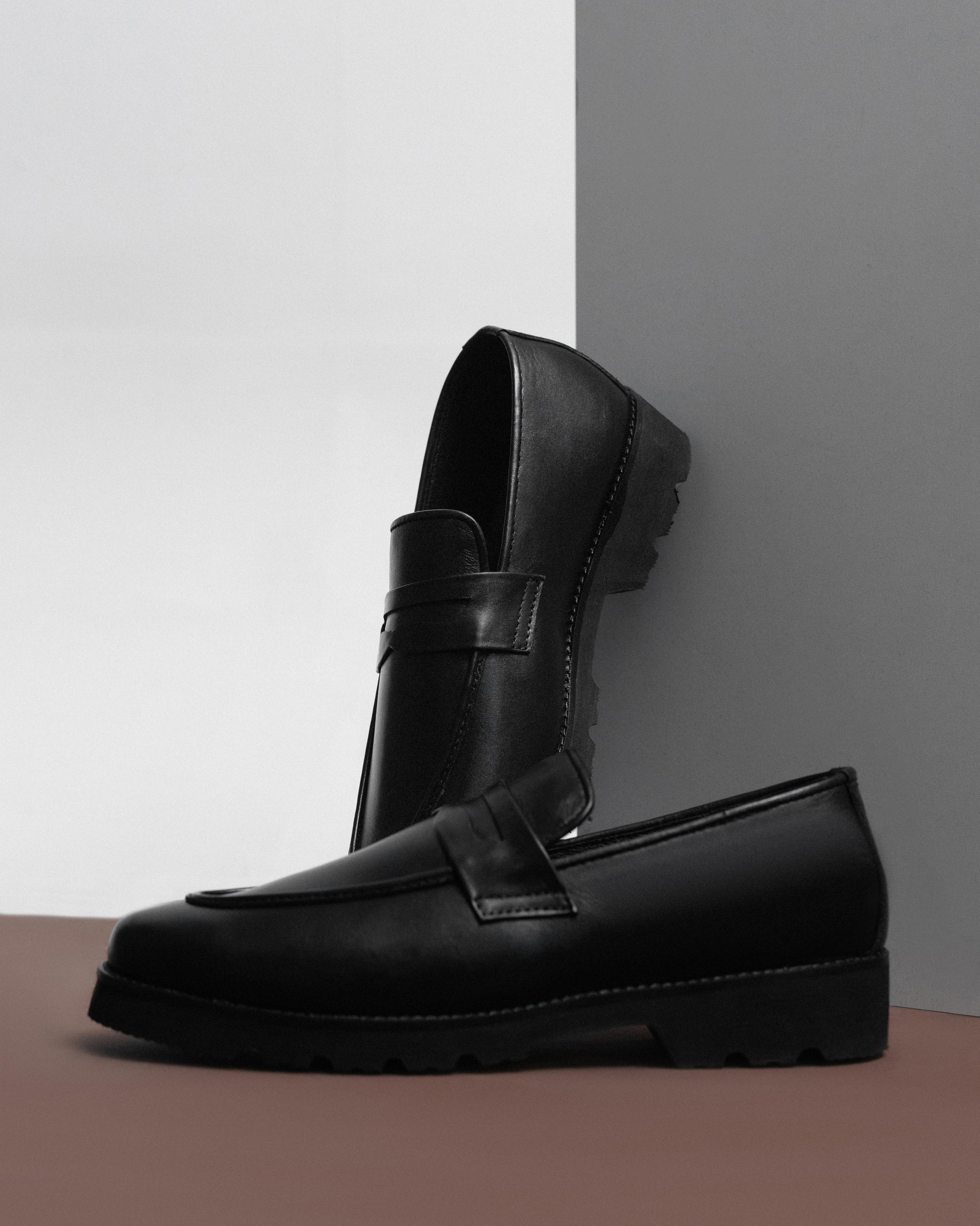 VINTAGE CHUNKY PENNY LOAFERS (BLACK)