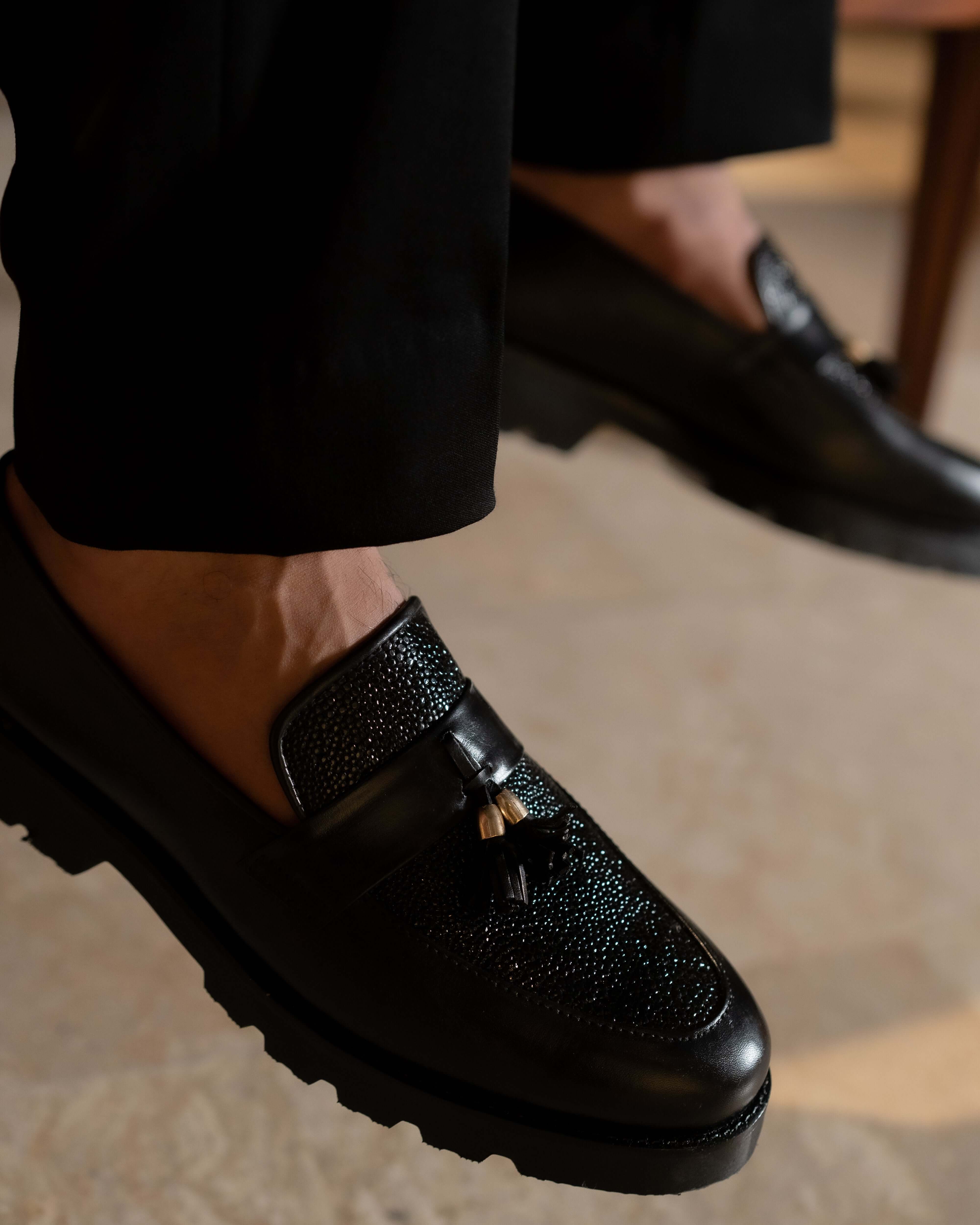 CLASSIC BLACK CALF LEATHER TASSEL LOAFERS