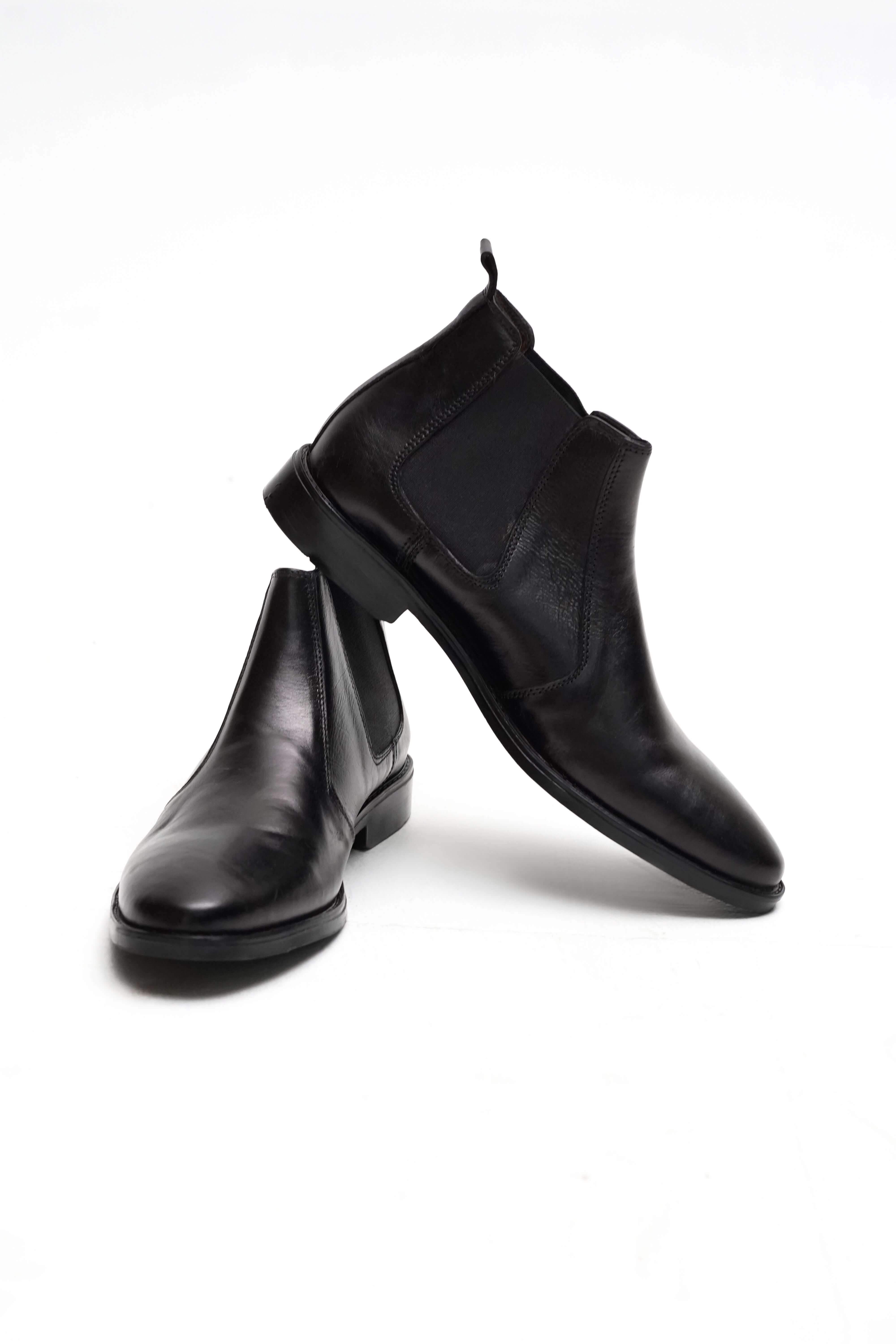 CLASSIC BLACK CALF LEATHER CHELSEA BOOTS